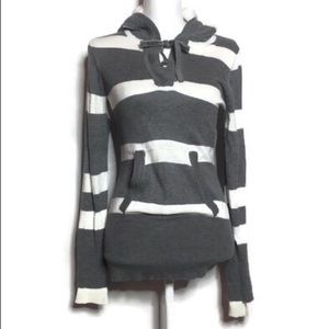Gray &white bow tie pull over